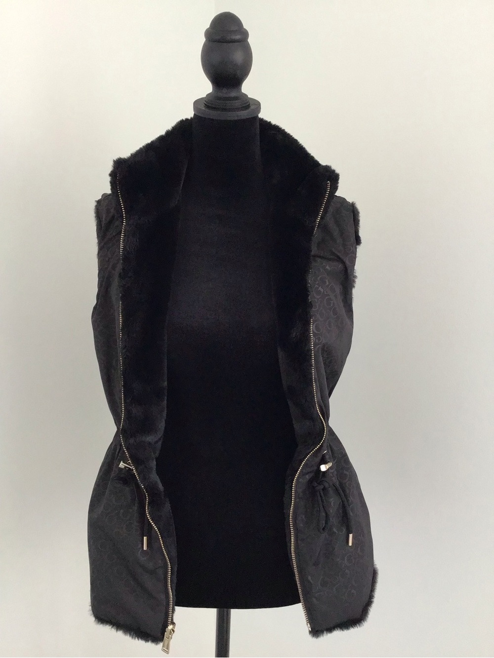GUESS Reversible Women’s Black Logo Print Zip Vest with Faux-Fur, size XS/S